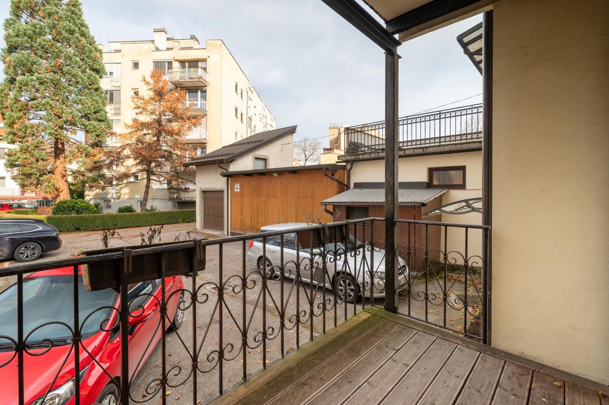 Urban View Apartment With Free Parking Ljubljana Exterior photo